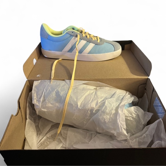 Adidas - Picture 3 of 5